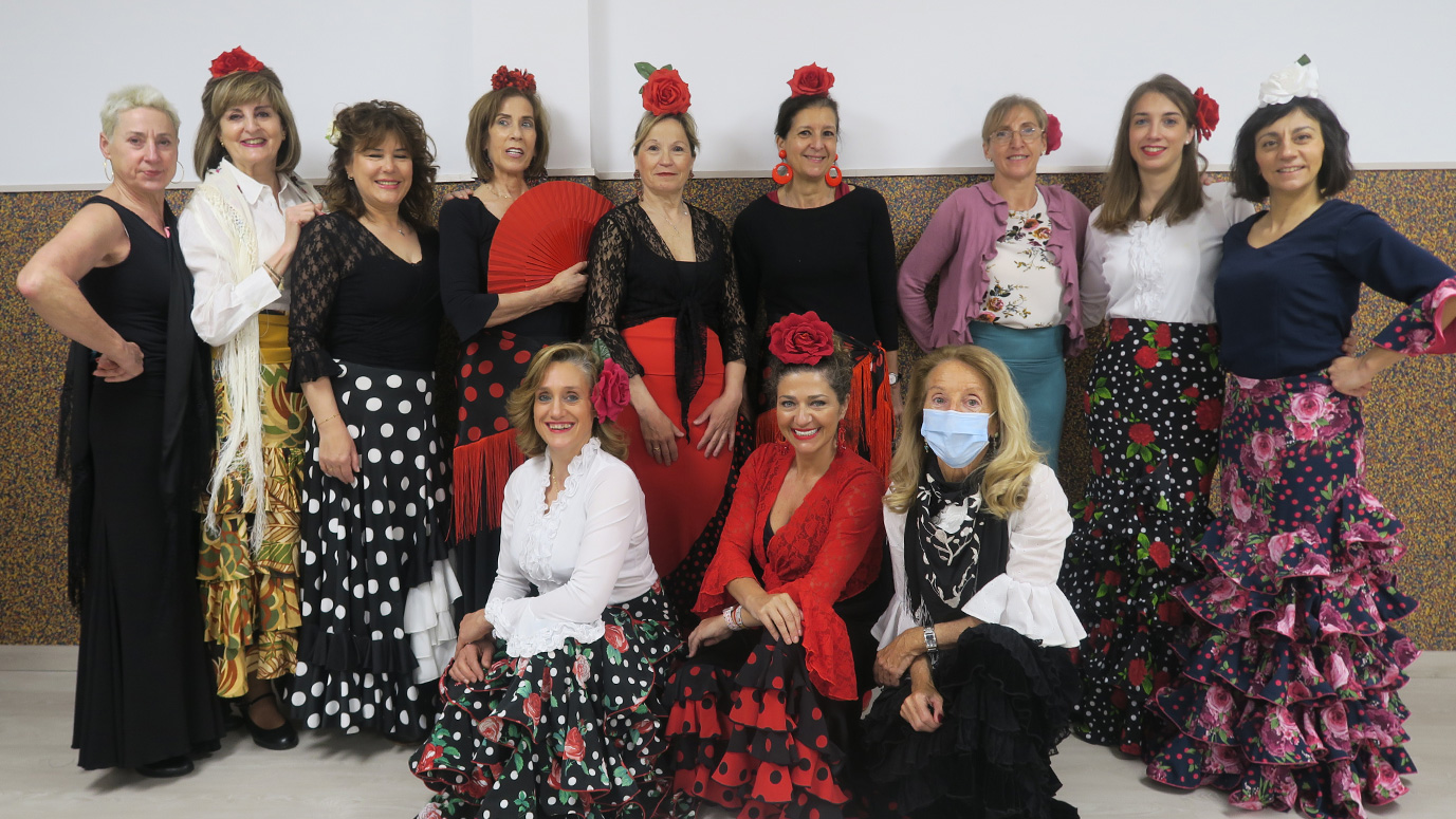 grupo de bailadoras flamencas