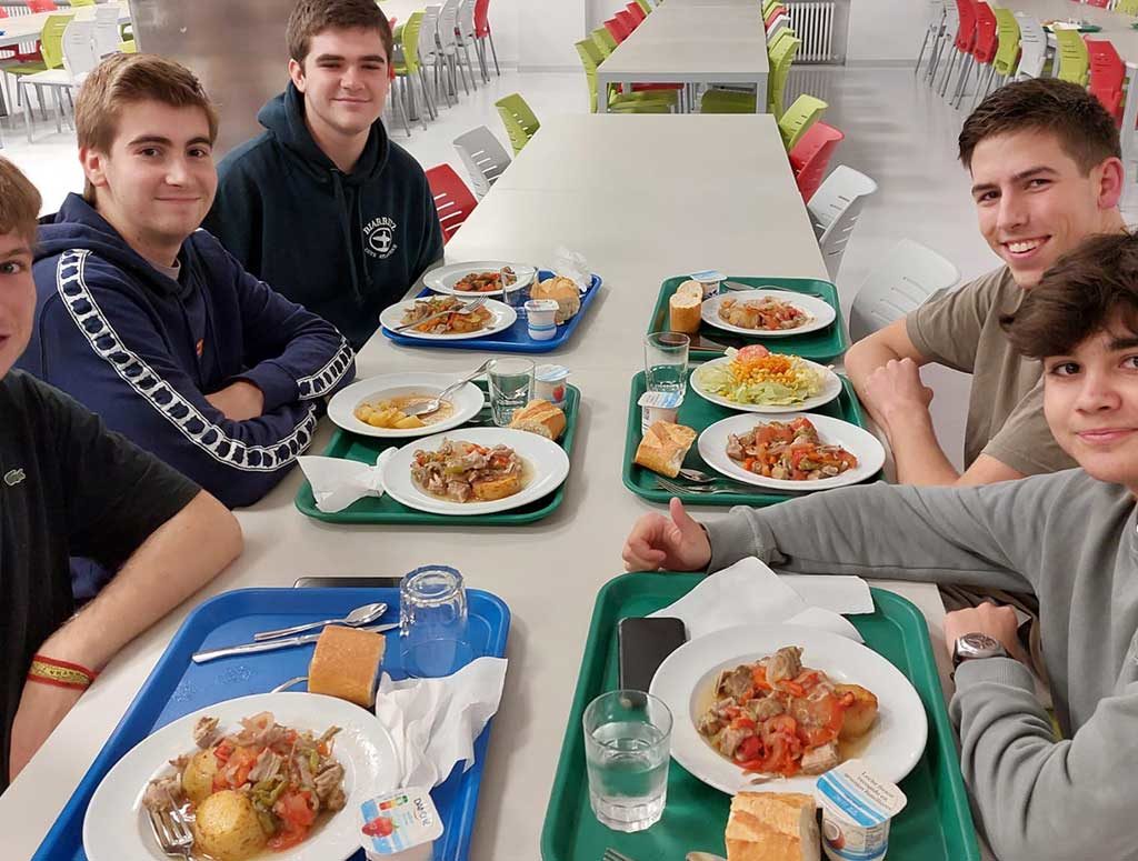 students eating armenian food