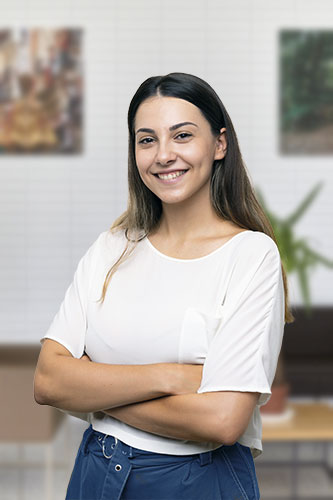 mujer universitaria estudiante en el colegio mayor larraona