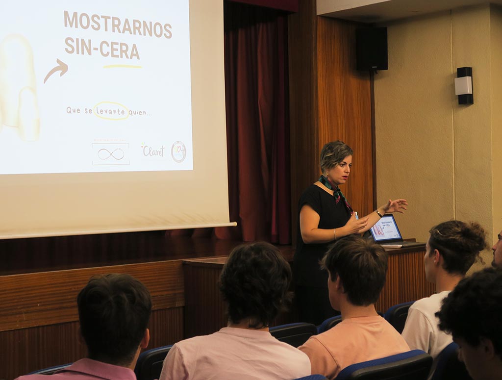 Ángeles Cabido imparte una charla en el Colegio Mayor