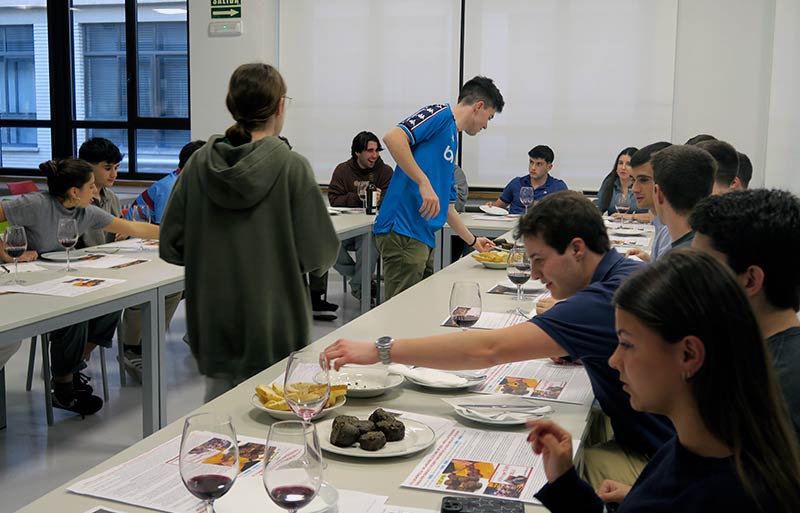 estudiantes hacen cata de morcilla