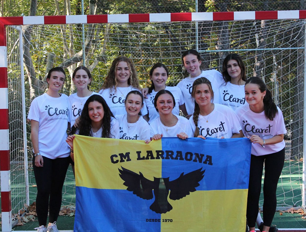 Equipo femenino de futsal del Colegio Mayor Larraona