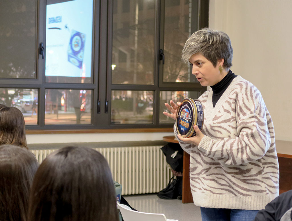 Ángeles Cabido charla Colegio MAyor
