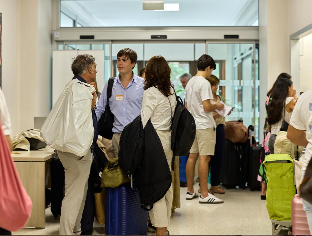 estudiantes de primero en el colegio mayor