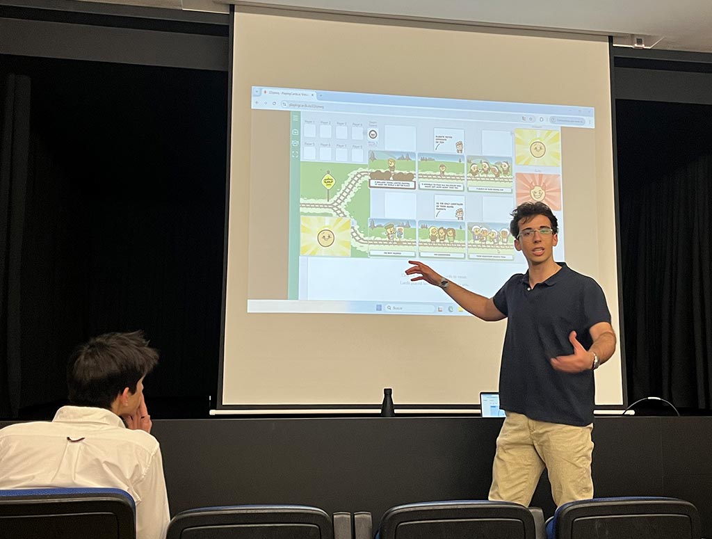estudiante hace demostración de debate