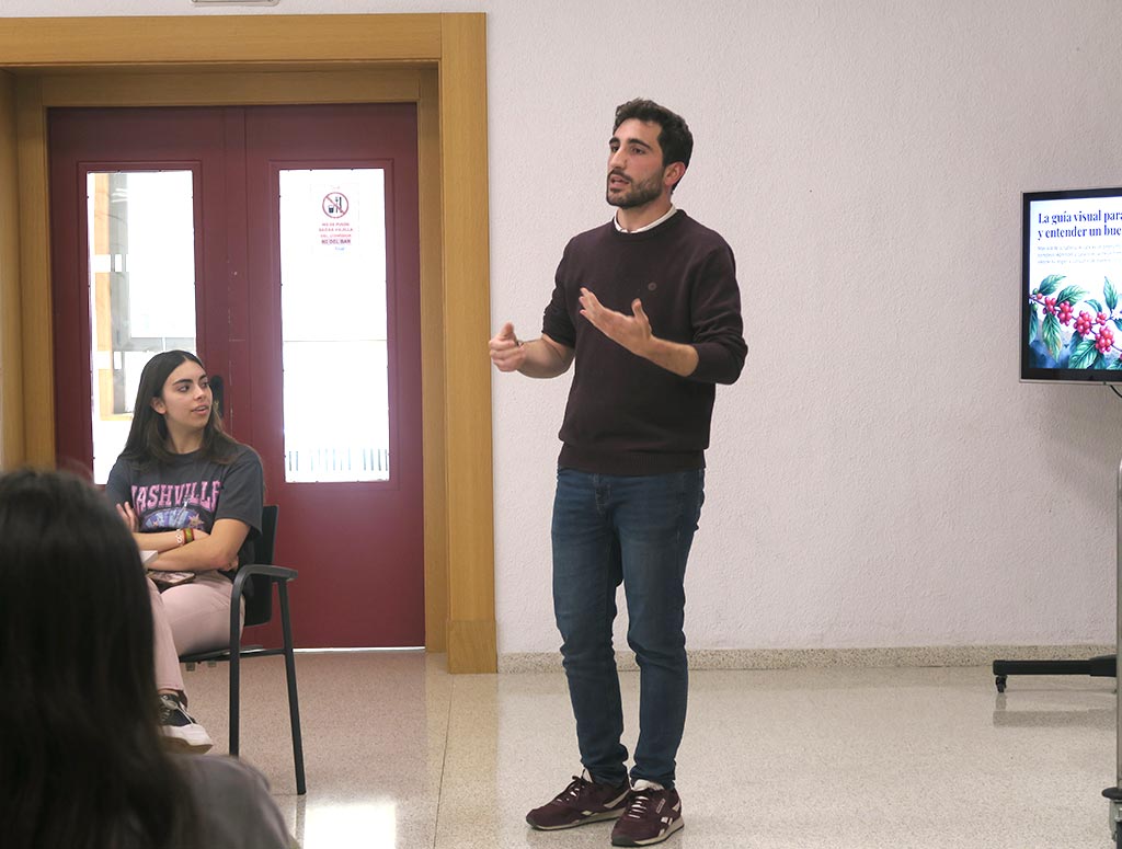 Miguel Mendizabal imparte una charla