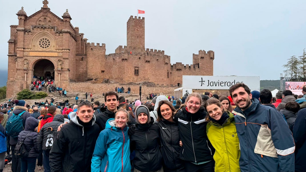estudiantes en el castillo de Javier