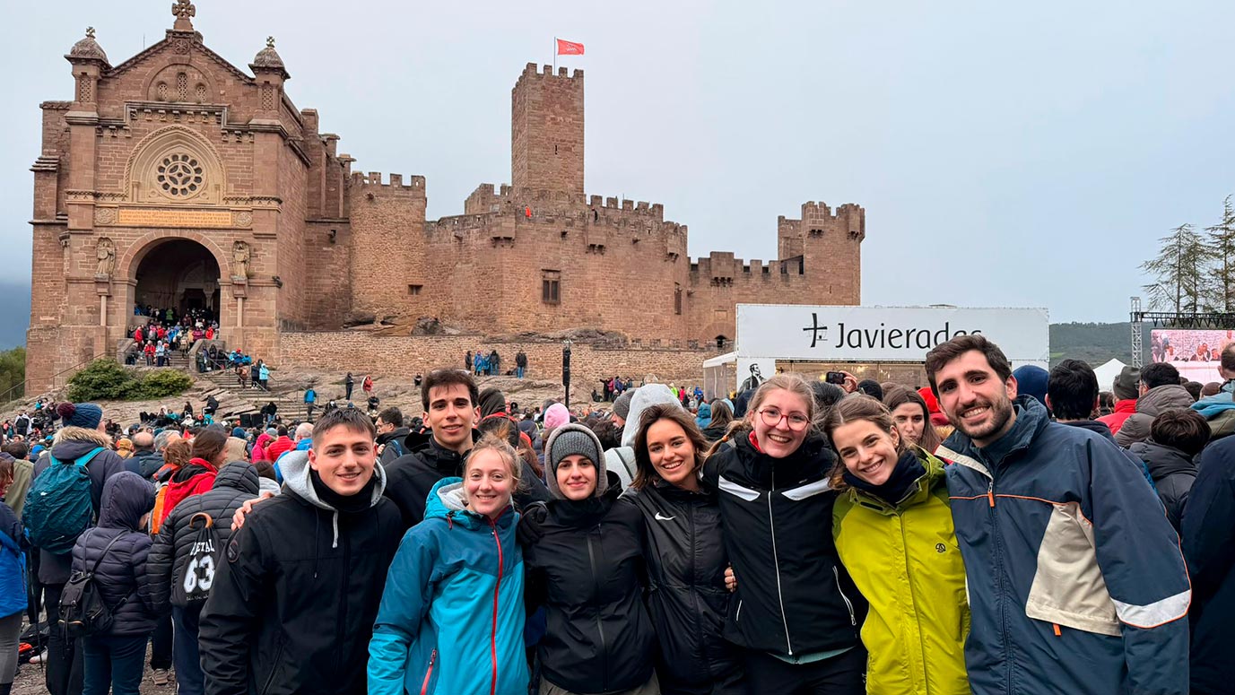 estudiantes en el castillo de Javier