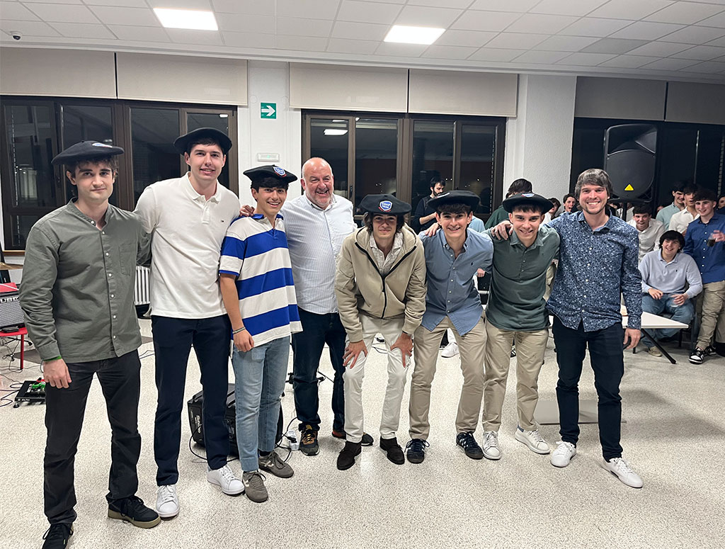 colegiales premiados en el torneo de fútbol